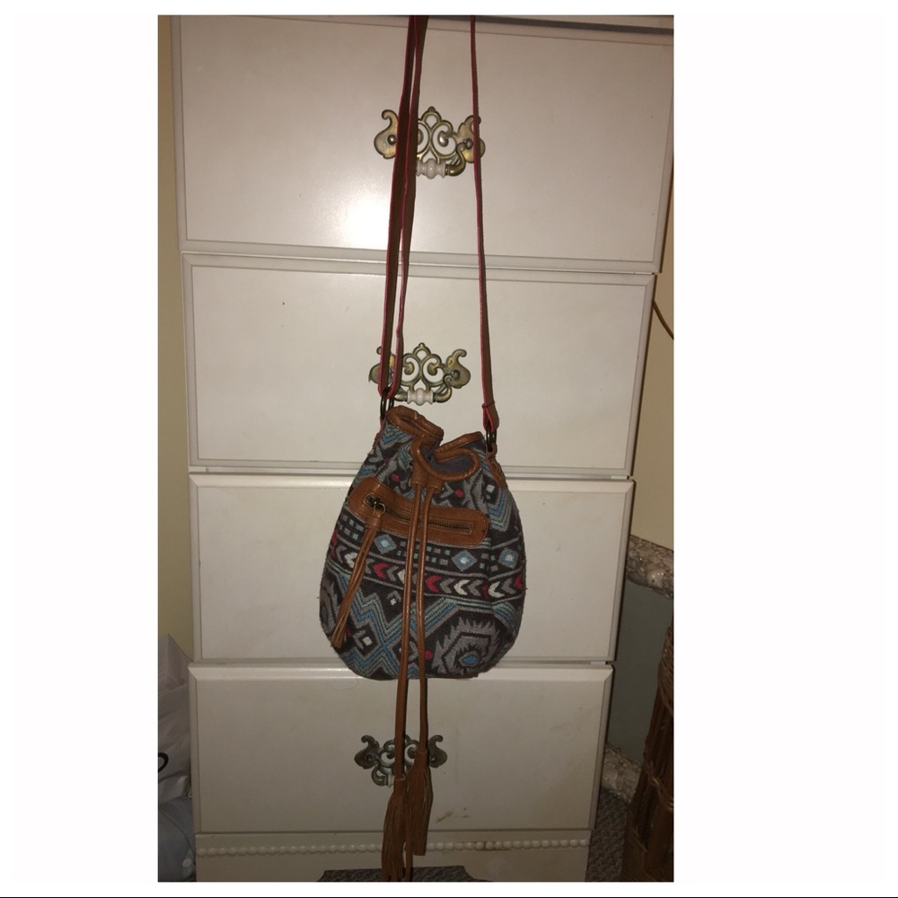 AMERICAN EAGLE DRAWSTRING CROSSBODY